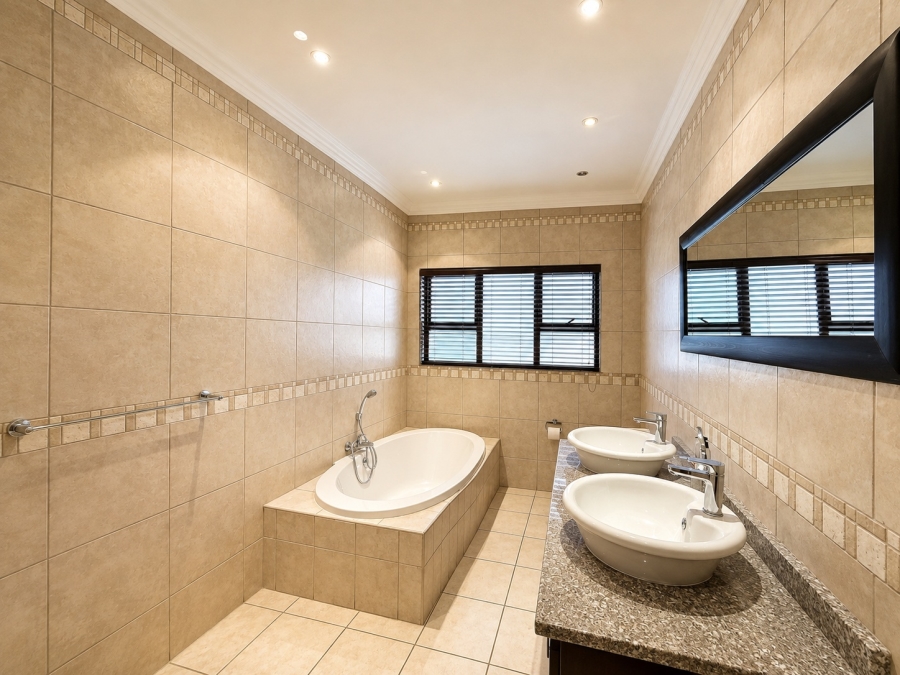 To Let 5 Bedroom Property for Rent in Van Der Hoff Park North West
